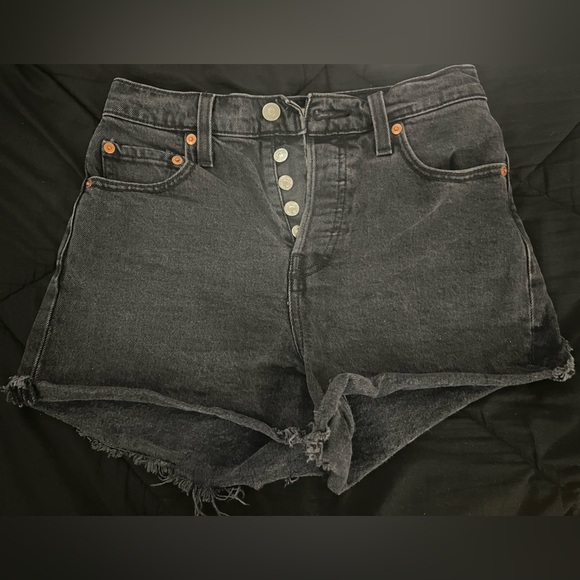 Levi’s Ribacge Shorts - Picture 2 of 3